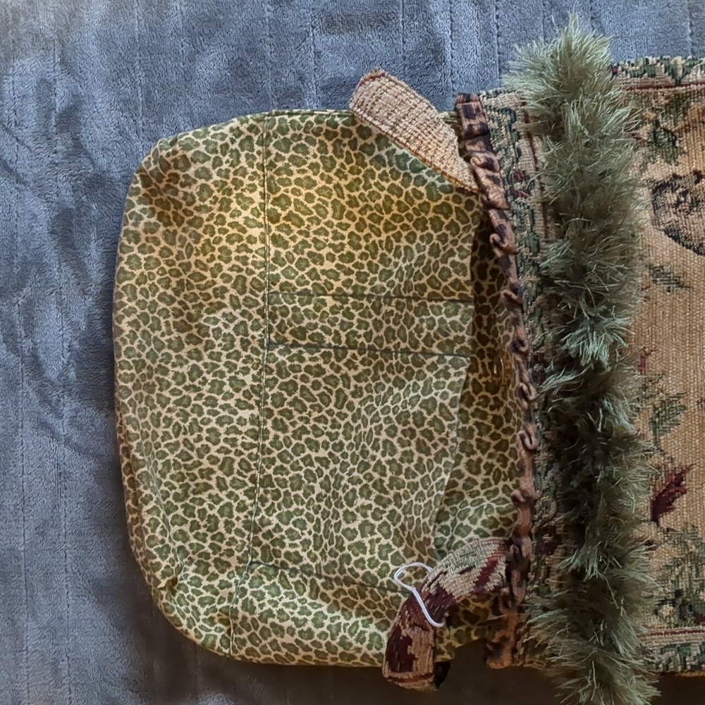 Chic Tapestry Shoulder Bag with Animal Motif - Picture 10 of 16